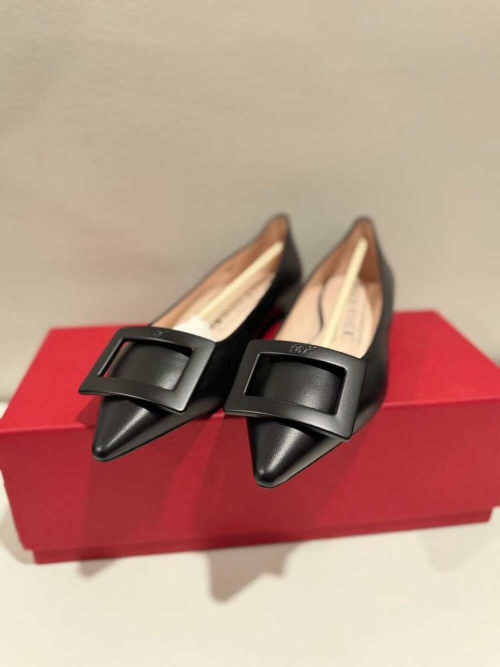Roger Vivier Goettine Buckle Lether Flats